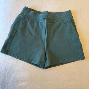 Lululemon Scuba High Rise Shorts 5 in Women’s size 10